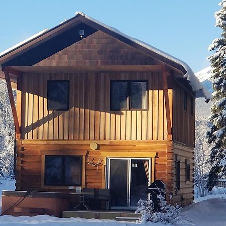 Kicking Horse Kabins Golden Exterior photo