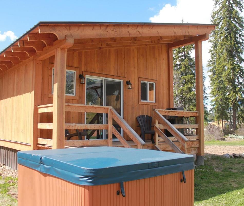Kicking Horse Kabins Golden Exterior photo