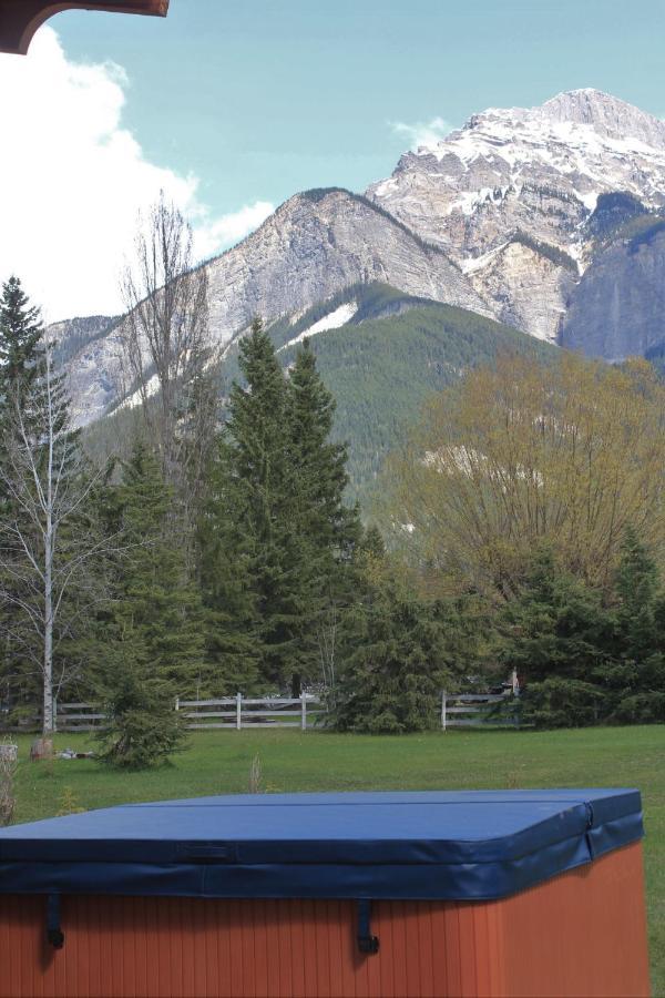 Kicking Horse Kabins Golden Exterior photo