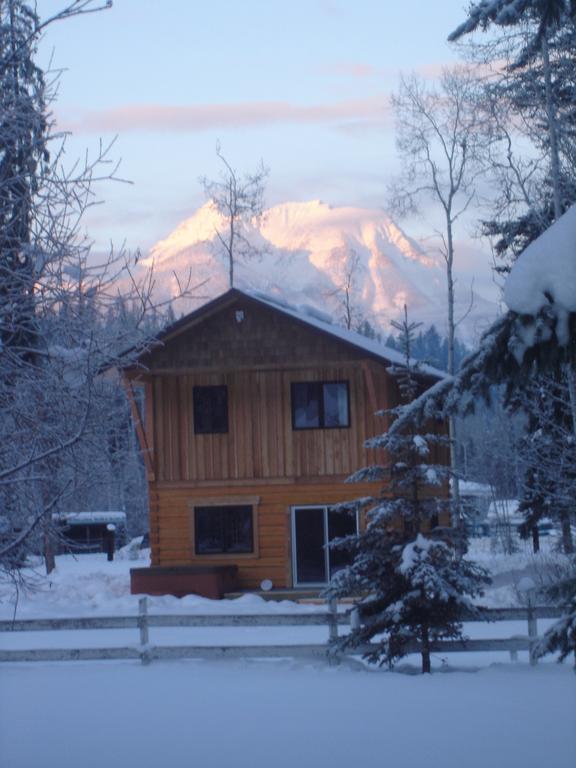Kicking Horse Kabins Golden Exterior photo