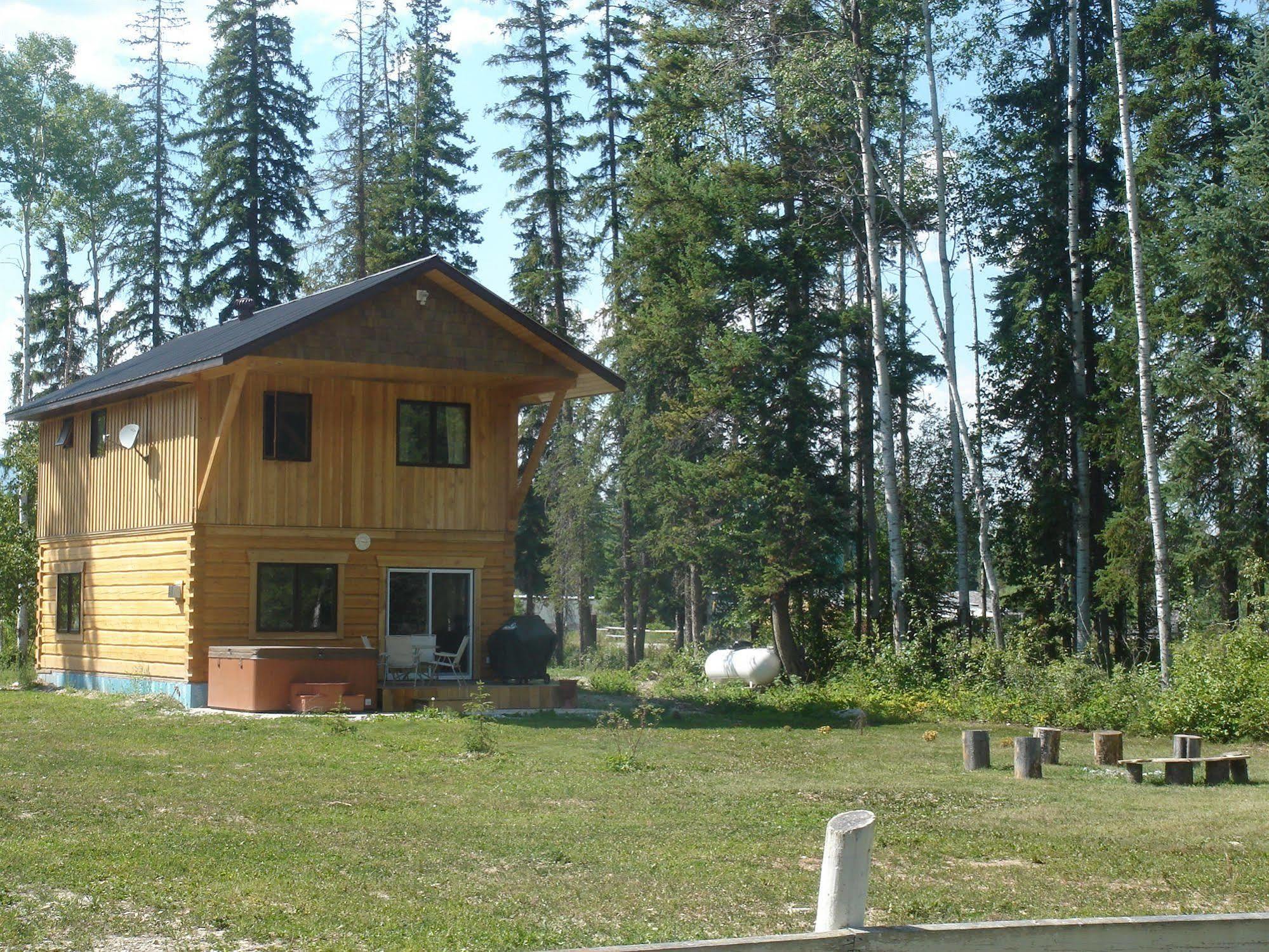 Kicking Horse Kabins Golden Exterior photo