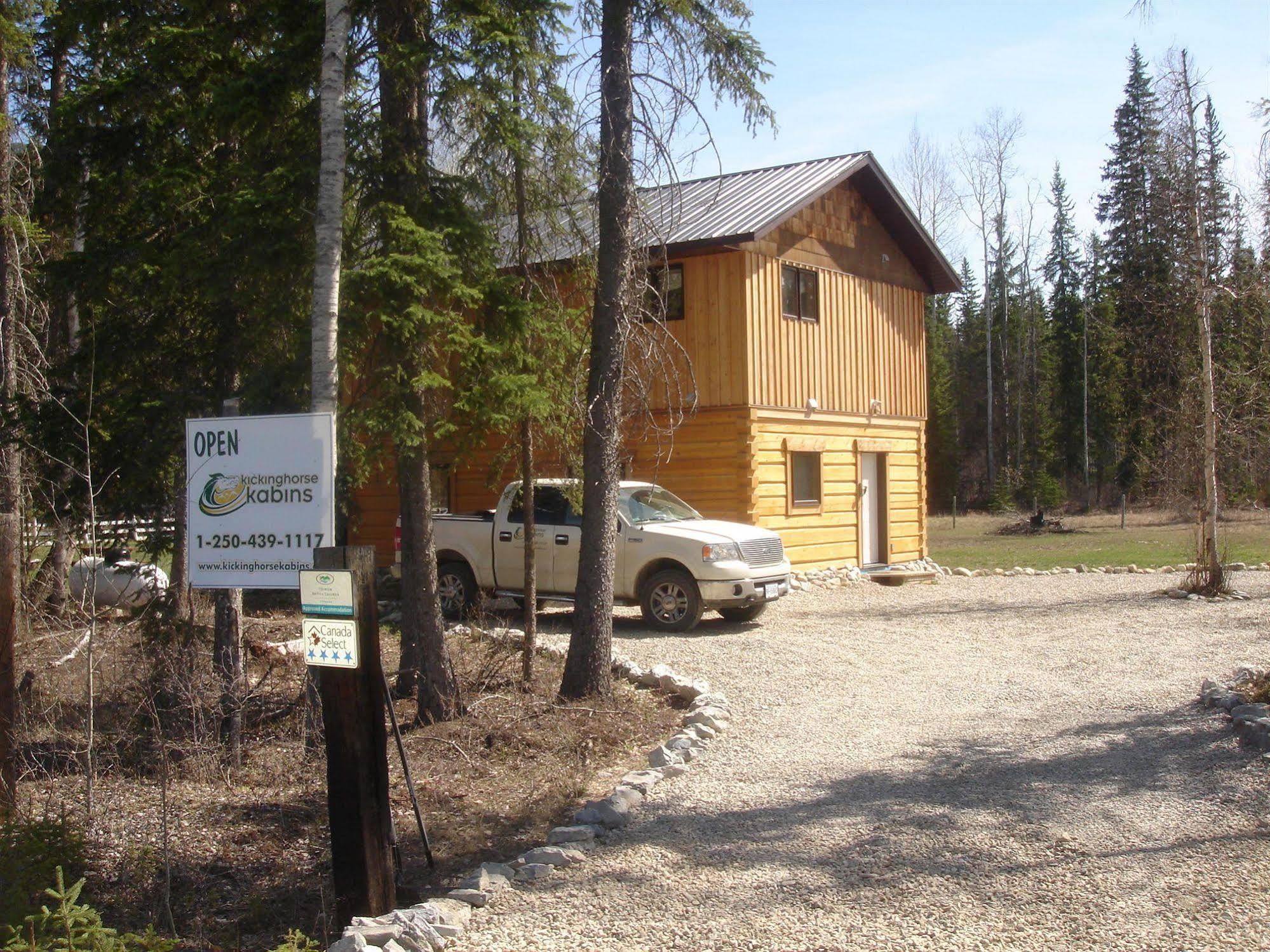 Kicking Horse Kabins Golden Exterior photo