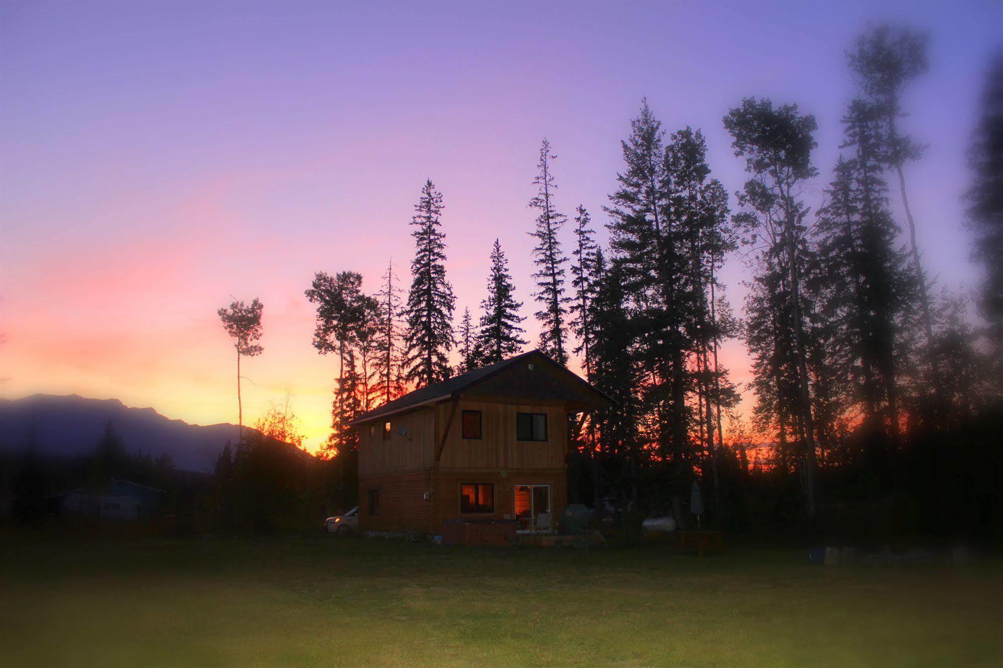 Kicking Horse Kabins Golden Exterior photo