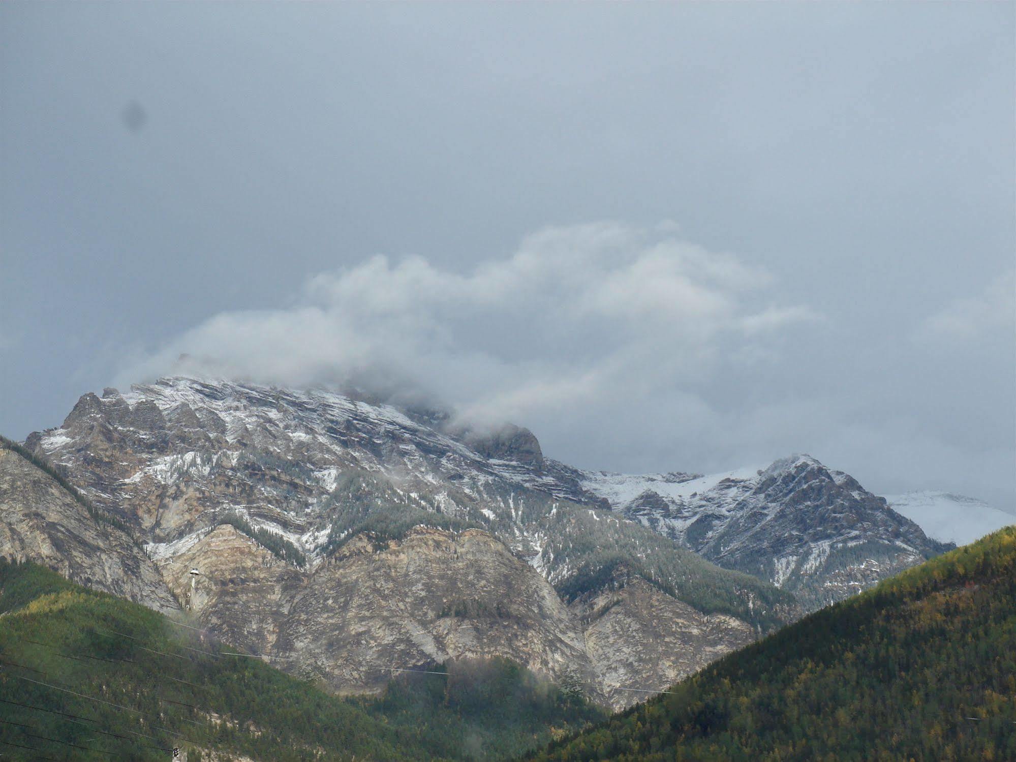 Kicking Horse Kabins Golden Exterior photo