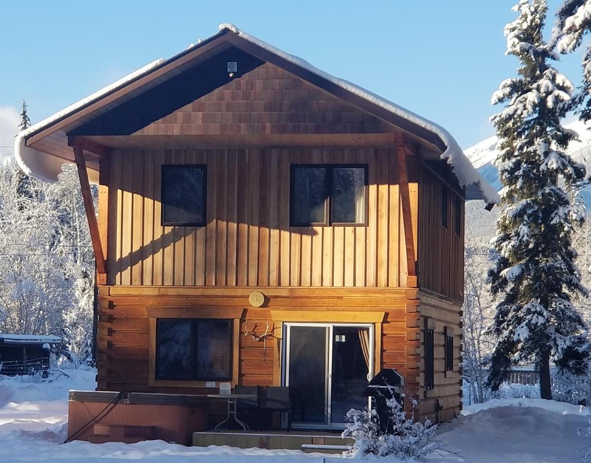 Kicking Horse Kabins Golden Exterior photo