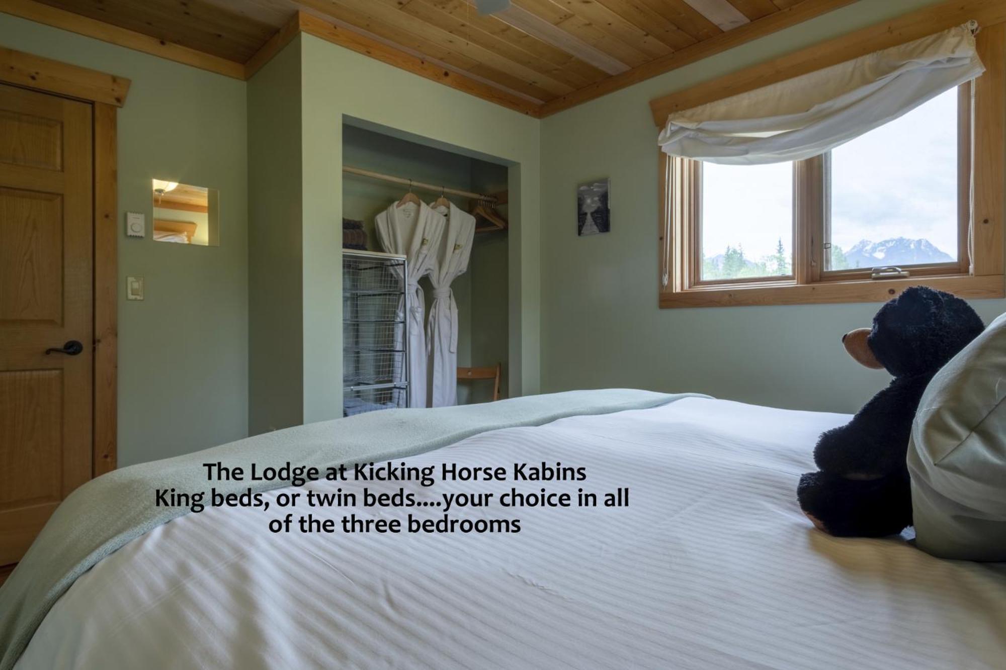Kicking Horse Kabins Golden Exterior photo