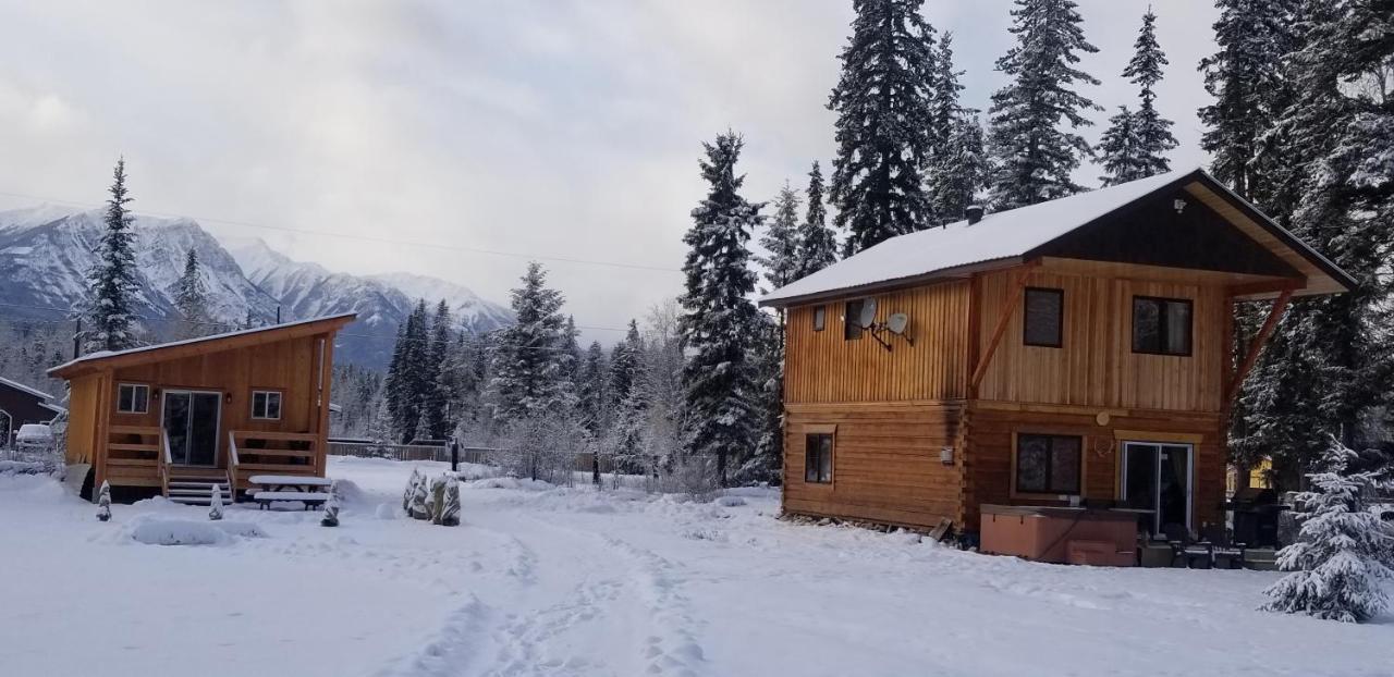 Kicking Horse Kabins Golden Exterior photo
