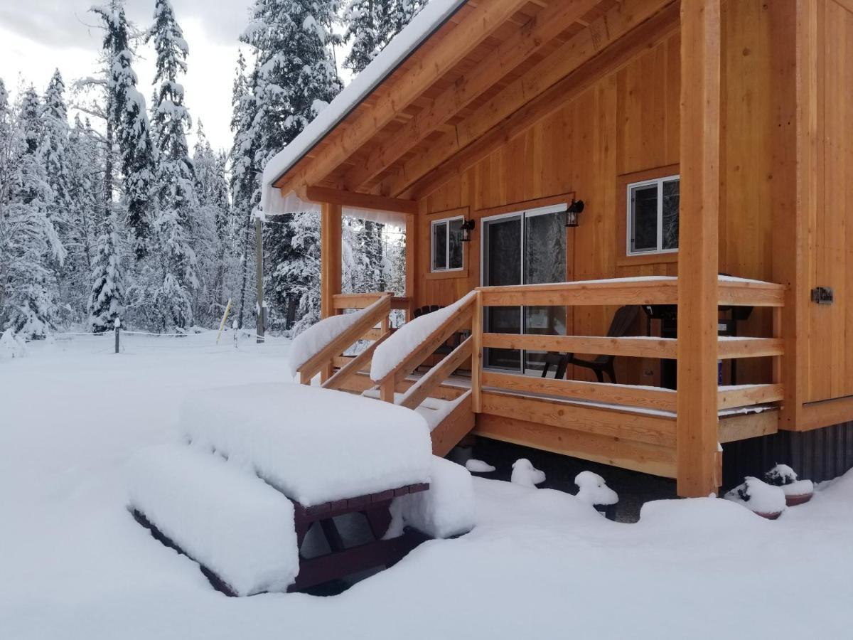 Kicking Horse Kabins Golden Exterior photo