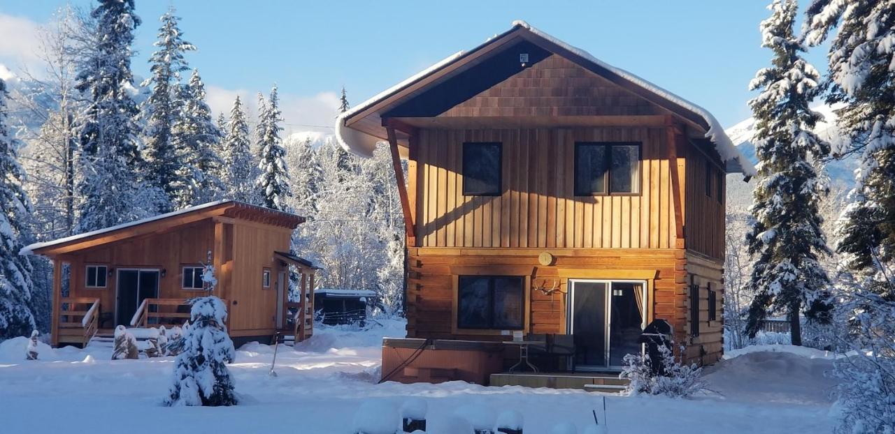 Kicking Horse Kabins Golden Exterior photo